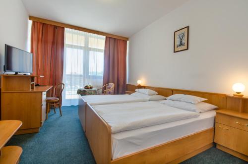 科季扎酒店客房内的一张或多张床位