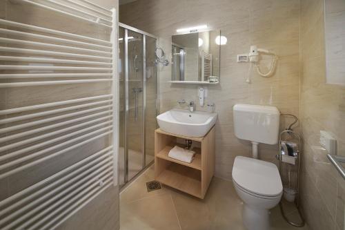 赛德拉别墅 - 亚德里亚安卡拉酒店加度假胜地的一间浴室