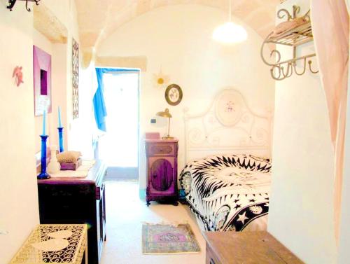赛拉诺3 bedrooms apartement with wifi at Serrano的一间客房内配有斑马印花床的房间