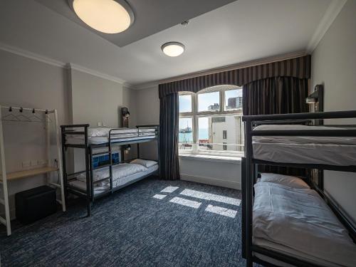 布莱顿国际青年旅舍客房内的一张或多张双层床