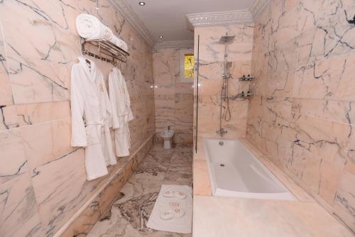 THE WHITE PALACE Rabat的一间浴室