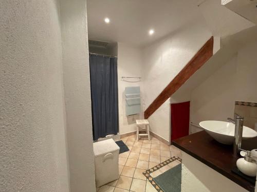 Perpignan Appartement en plein centre historique的一间浴室