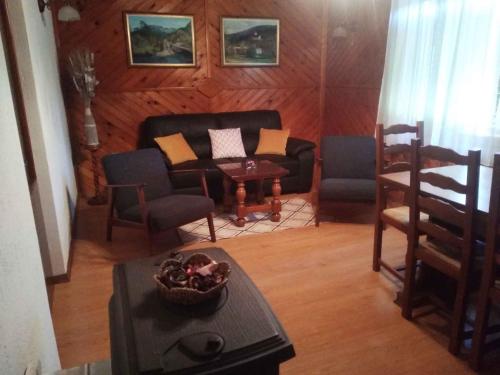 Holiday home in Turke/Gorski Kotar 34884的休息区