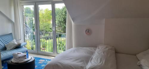 Schönste Lage am Rhein in unmittelbarer Stadtnähe, B & B picture 2