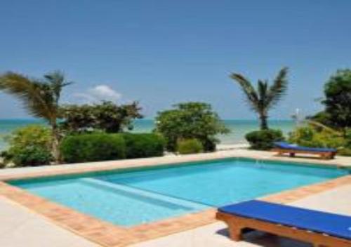 帕杰Serenity Luxury Villas的海景游泳池