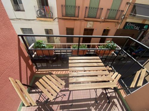 Cozy Apartment in Centre of Alicante near Plaza de Toros的阳台或露台