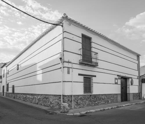 阿尔玛格鲁LA ALDABA, antigua casa de labor的建筑物的黑白照片