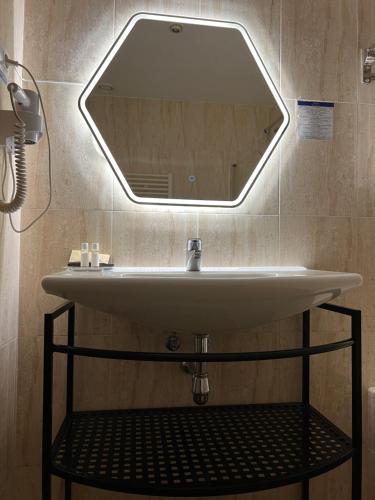 Hotel Suites Feria de Madrid的一间浴室