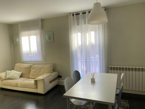 Apartamentos Logroño centro, TIC TAC, wifi的休息区