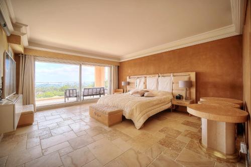 穆然Chambre d'hôte "HAVRE DE PAIX" Prestige jacuzzi, hammam, sauna, PISCINE chauffée Mougins Cannes Grasse的相册照片