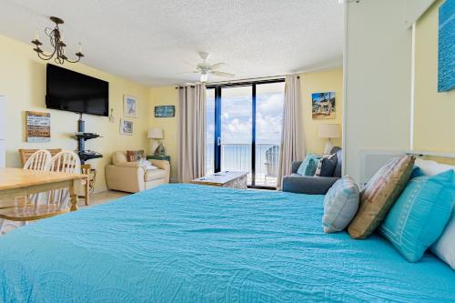 Seaside Beach & Racquet Club 3605客房内的一张或多张床位