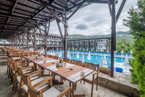 Park Hotel Asenevtsi内部或周边泳池景观