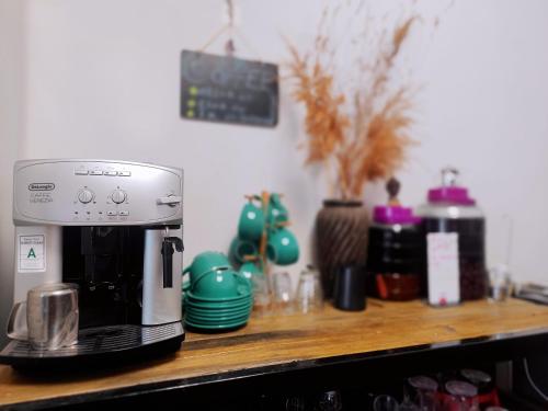 密云城涛小筑客栈的咖啡壶,位于柜台上