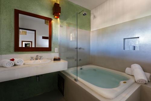 马伊特酒店的一间浴室