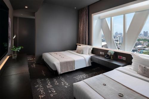 Mode Sathorn Hotel - SHA Extra Plus客房内的一张或多张床位