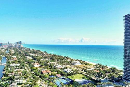 迈阿密海滩Breathtaking ocean view! 15th floor的享有海滩和海洋的空中景致