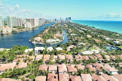 迈阿密海滩Breathtaking ocean view! 15th floor的海港城市的空中景观