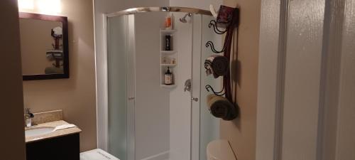 卡尔加里680 SQ FT Private Space With Ensuite Bathroom的相册照片