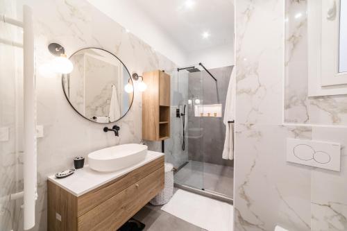 Monaco frontière - Appartement Luxe - Belle Epoque - AD的一间浴室