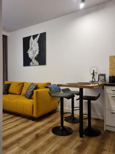 Apartament Wyspiański的休息区