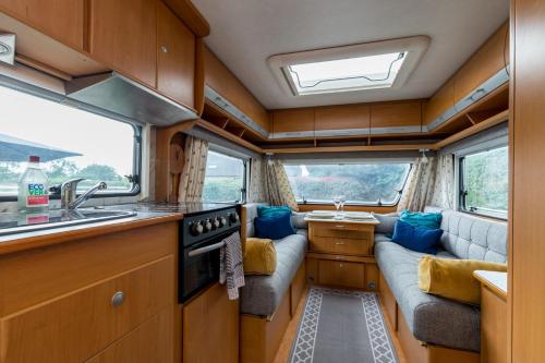 Hulme EndCosy Caravan on Luxury Campsite的相册照片