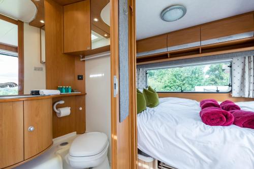 Hulme EndCosy Caravan on Luxury Campsite的相册照片