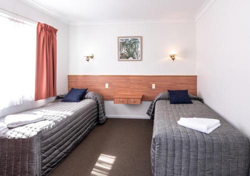 里维埃拉鲁思文酒店客房内的一张或多张床位