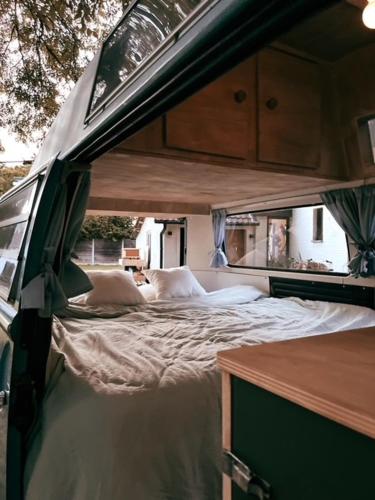 RumstGLAMPING VAN BETTY SUE (Tomorrwloand 5minutes walk)的相册照片