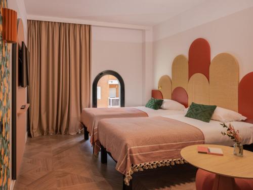 Ibis Styles Sevilla City Santa Justa客房内的一张或多张床位