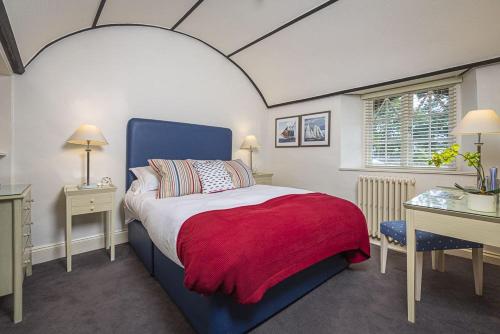 5 Bed - Rose Cottage客房内的一张或多张床位