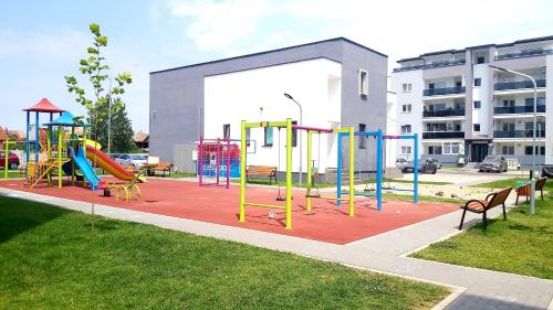 Select Apartment SIBIU的儿童游玩区