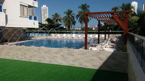 Apartamento en Cartagena Colombia内部或周边的泳池