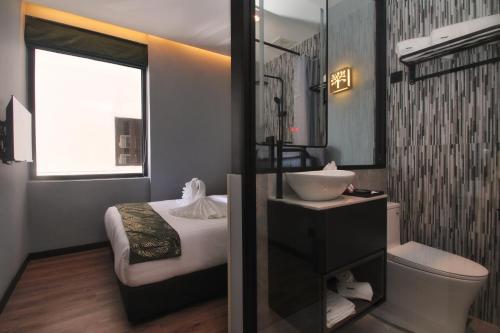 The Seraya Hotel的一间浴室