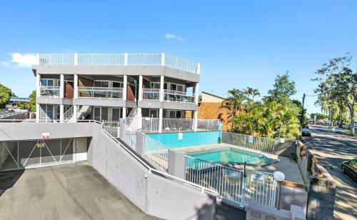 Villa Venezia Apt 3 - Spacious Hervey Bay beachfront apartment内部或周边泳池景观