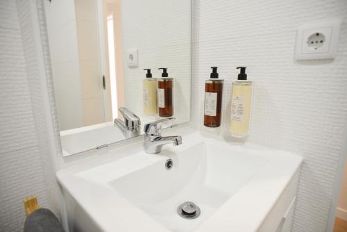 NiaAzoreanApartments2, aconchegante e confortável!的一间浴室