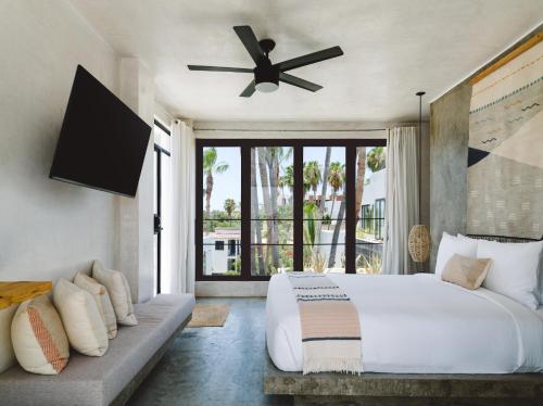 Drift San Jose del Cabo, a Member of Design Hotels客房内的一张或多张床位