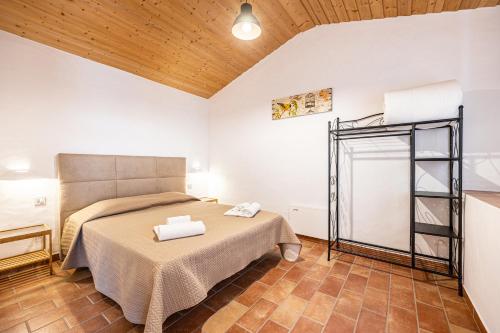 里戈尔Monte do Tanoeiro - Casa Nova的卧室配有一张床