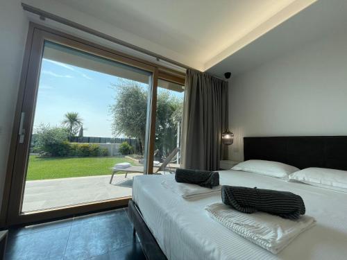 Bardolino Luxury客房内的一张或多张床位