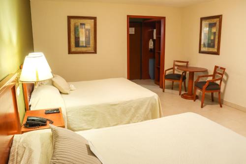 Baja Inn Hoteles La Mesa客房内的一张或多张床位