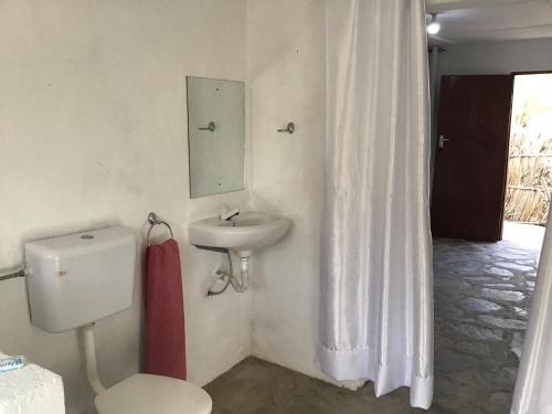 Mambrui Golden Beach Bar and Cottages的一间浴室