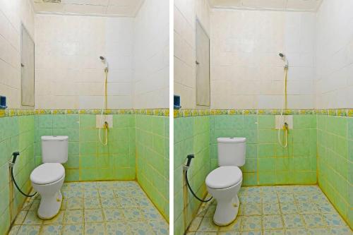 登巴萨OYO 3244 Grand Chandra Hotel的浴室设有2个卫生间,铺有绿色瓷砖