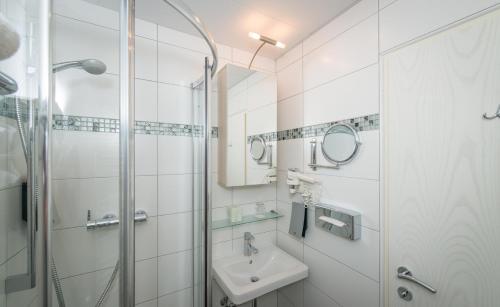 玻尔兹曼酒店的一间浴室