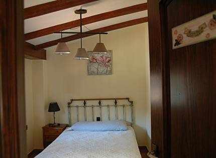 蓬塔翁布里亚Casa Marquesa的卧室配有一张床