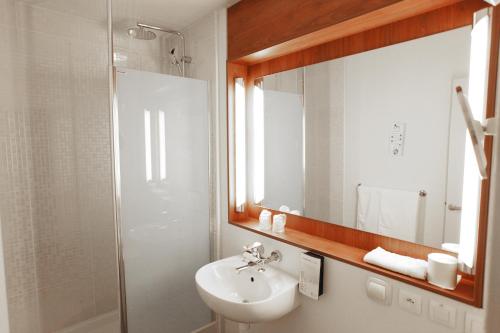 斯特拉斯堡机场林戈海姆酒店的一间浴室