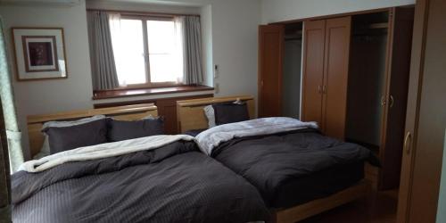 高森町Minami Aso Guest House Hana hana - Vacation STAY 13316的卧室内两张并排的床