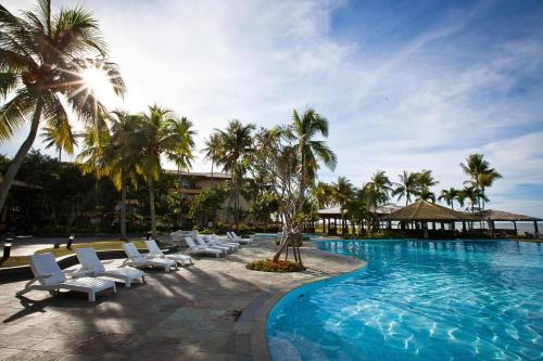 棕榈滩度假村内部或周边的泳池