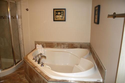 瑞莱斯丹尼丝酒店的一间浴室