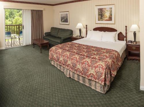 费尔班克斯酒店客房内的一张或多张床位
