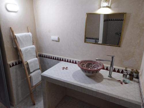 RIAD MAROSKO的一间浴室