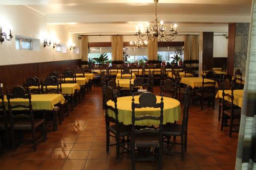 Alojamento Local Santa Cruz餐厅或其他用餐的地方